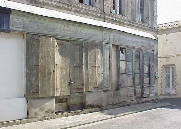 Old shops, Cercoux