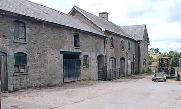 Llanthomas Farm